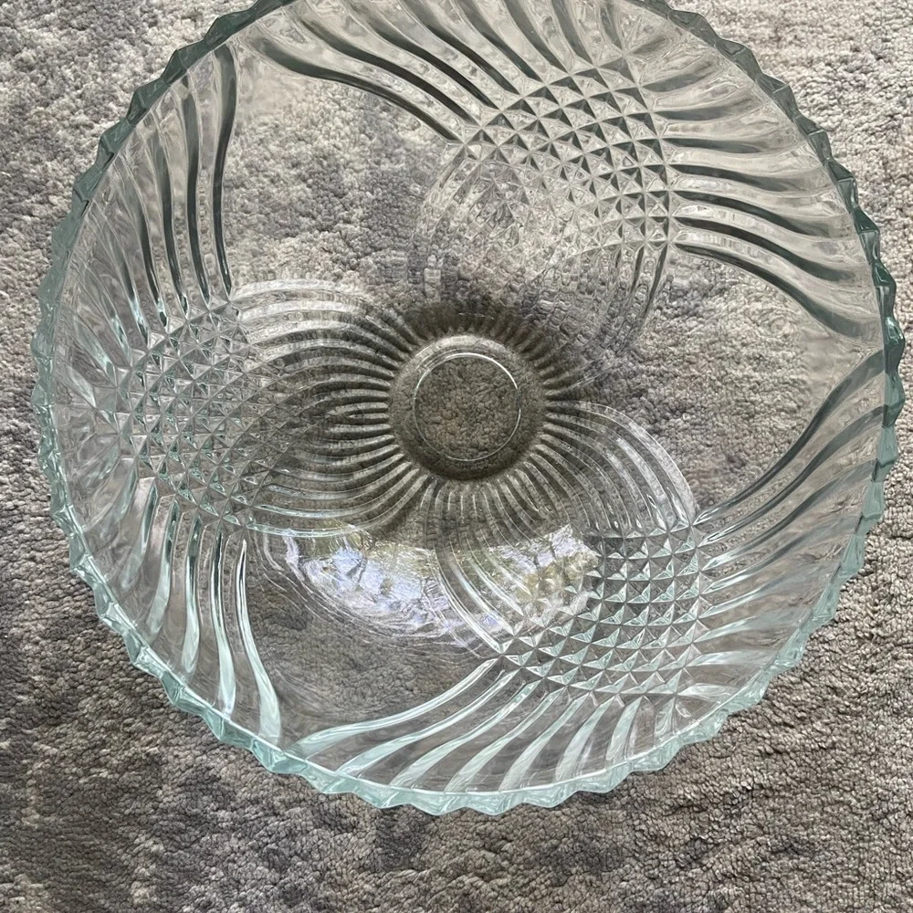 Vintage clear cut Indiana glass serving bowl - Picture 2 of 11